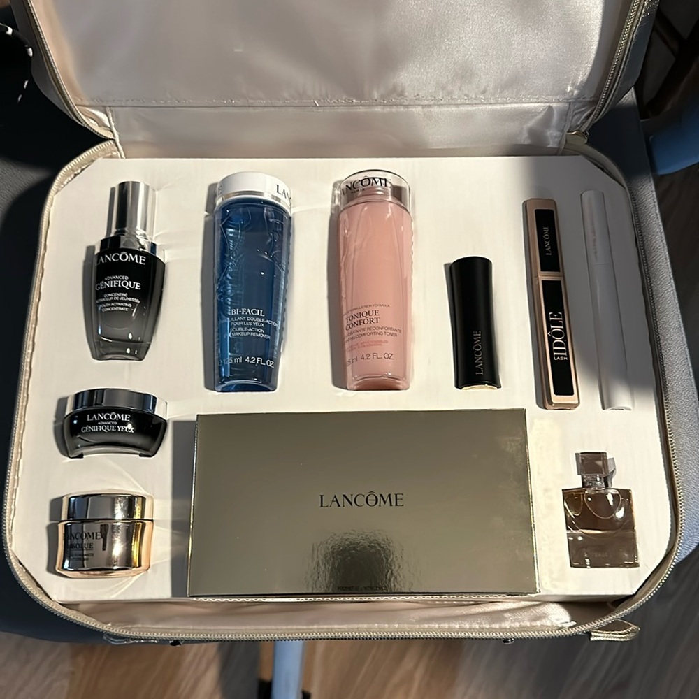 Lancôme 10 pc set New if you bought the items piece by piece it would cost $588